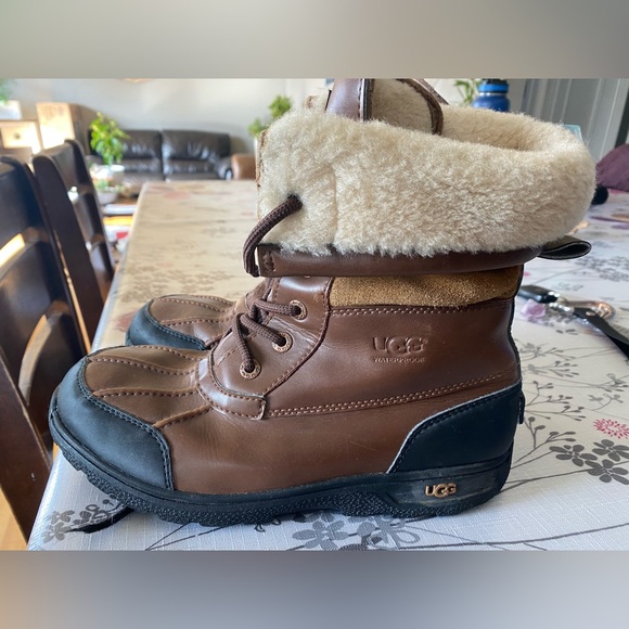 Ugg Winter Boots - Picture 1 of 4
